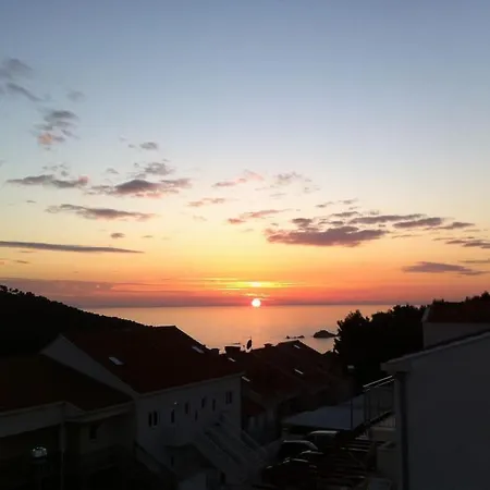 Artistic Sunset Apartment